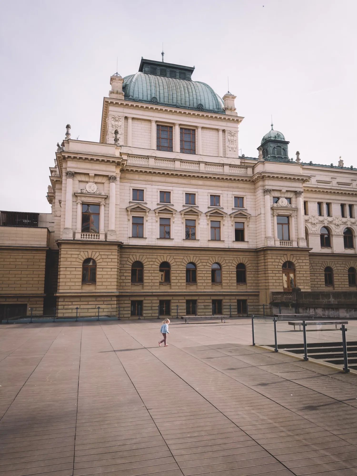Divadlo, městská architektura